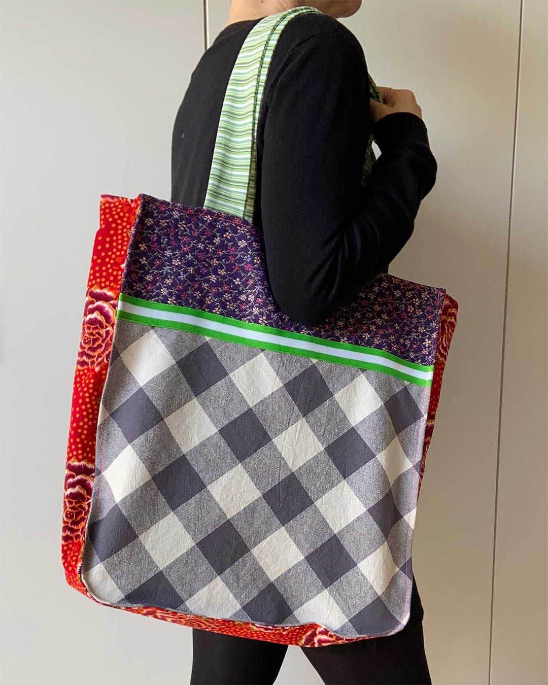 unieke, handgemaakte en stevige boodschappentas van PIEKS creations met grijs en wit ruitpatroon - model