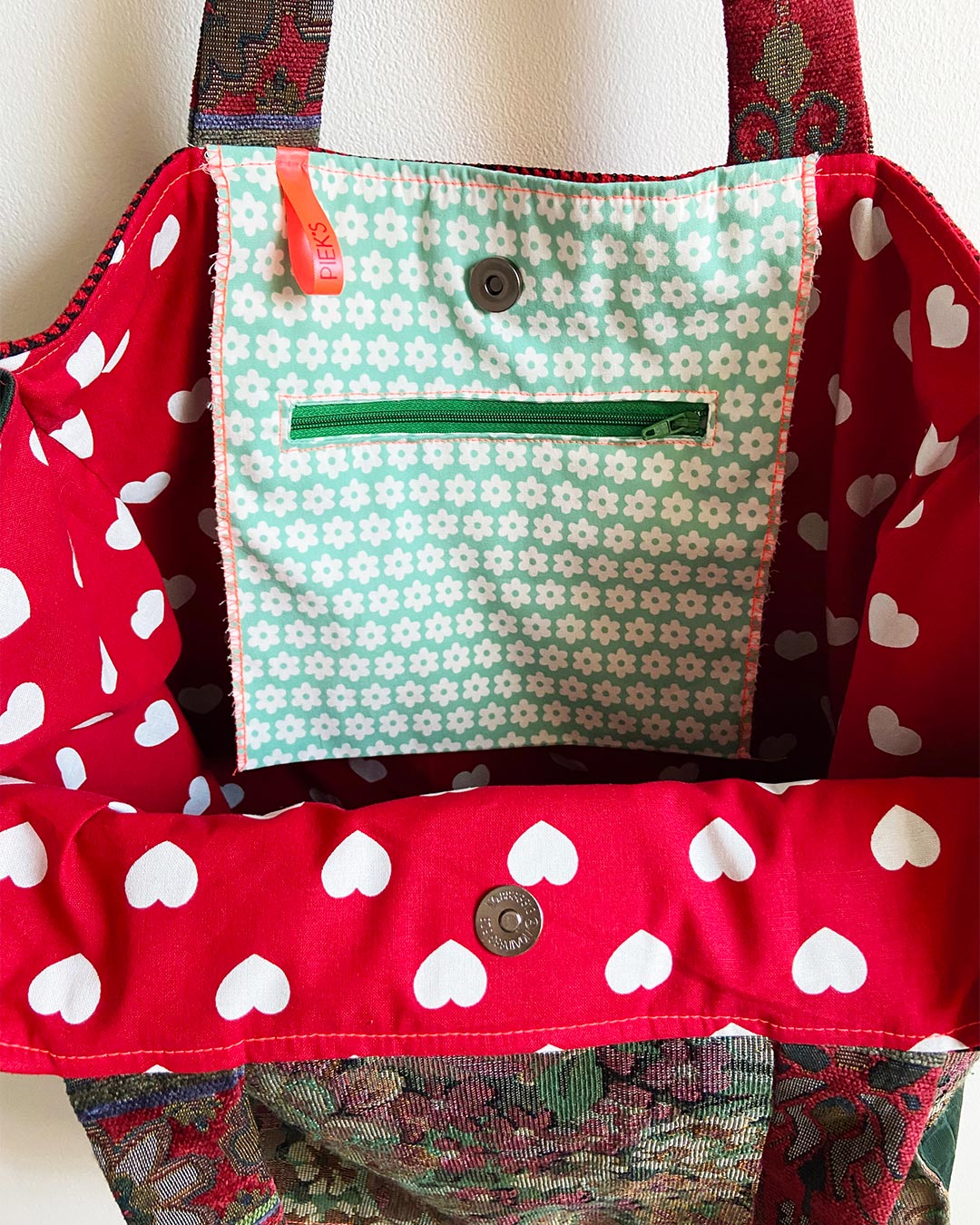 unieke, handgemaakte en stevige boodschappentas van PIEKS creations vintage stoffen met bloemen - binnenkant