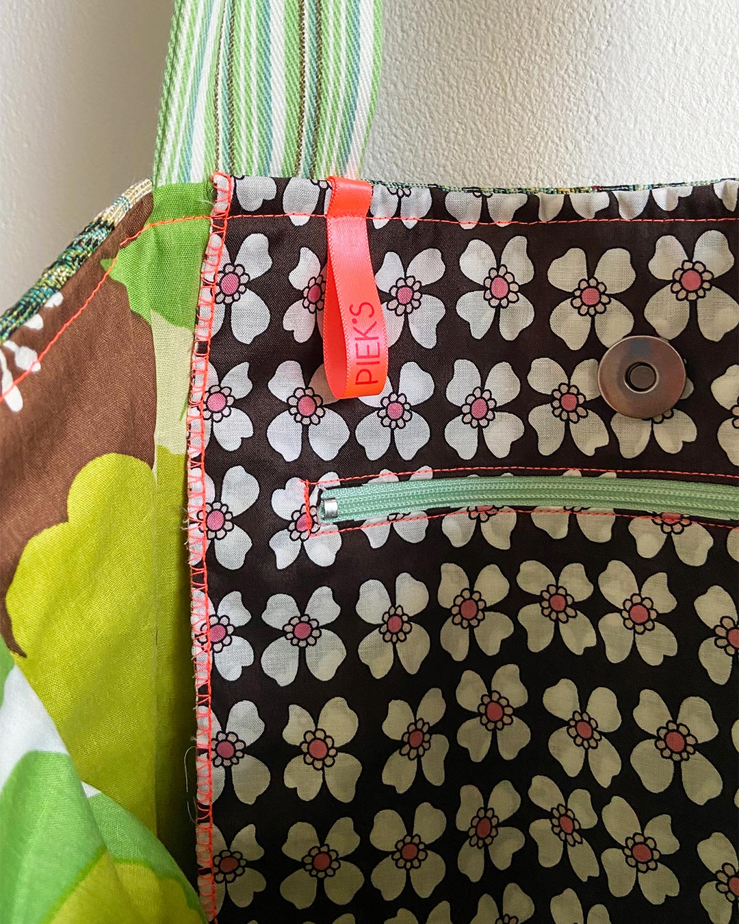 unieke, handgemaakte en stevige boodschappentas van PIEKS creations met geborduurd stilleven - detail