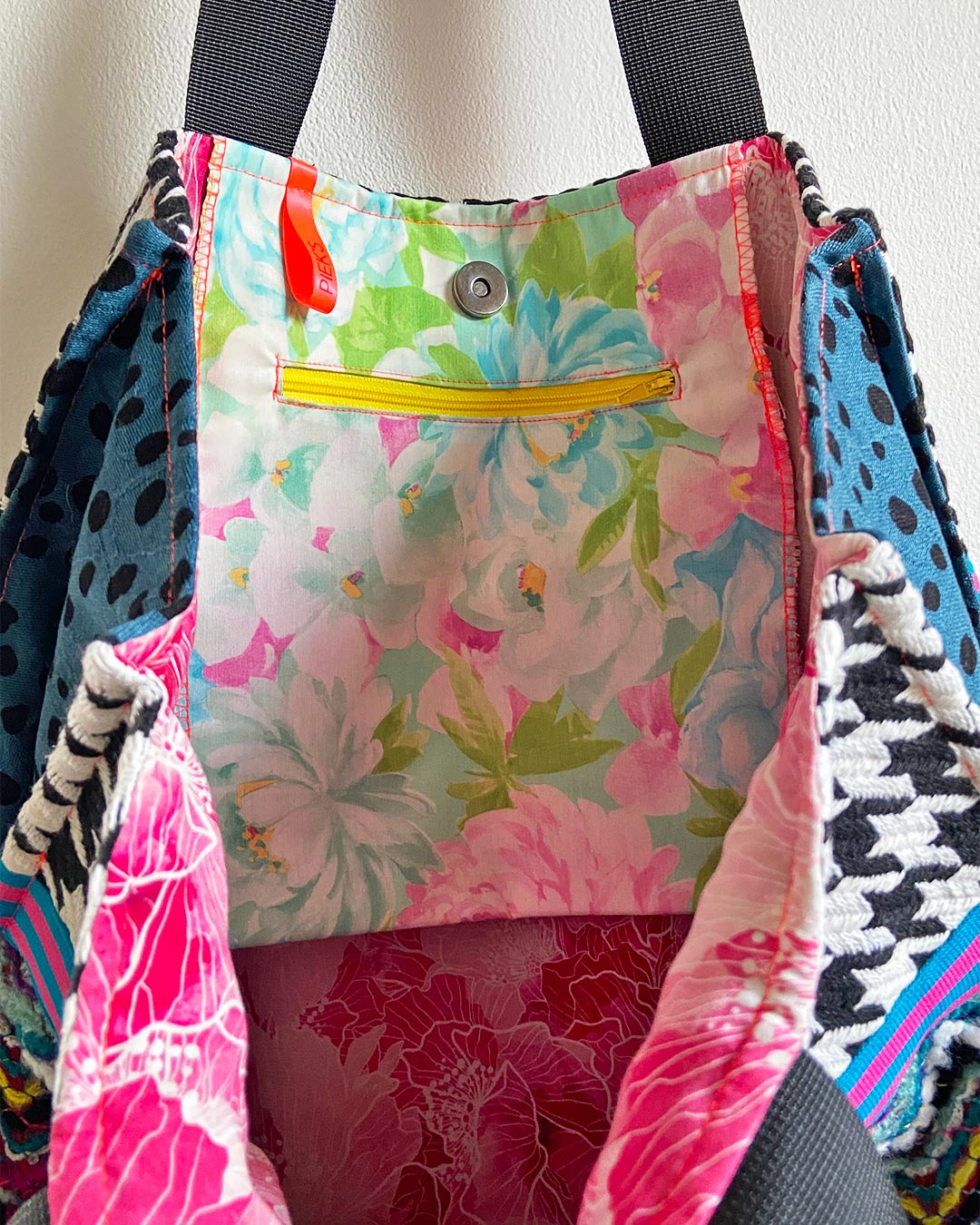 unieke, handgemaakte en stevige boodschappentas van PIEKS creations van wollen stoffen in veel kleuren - detail