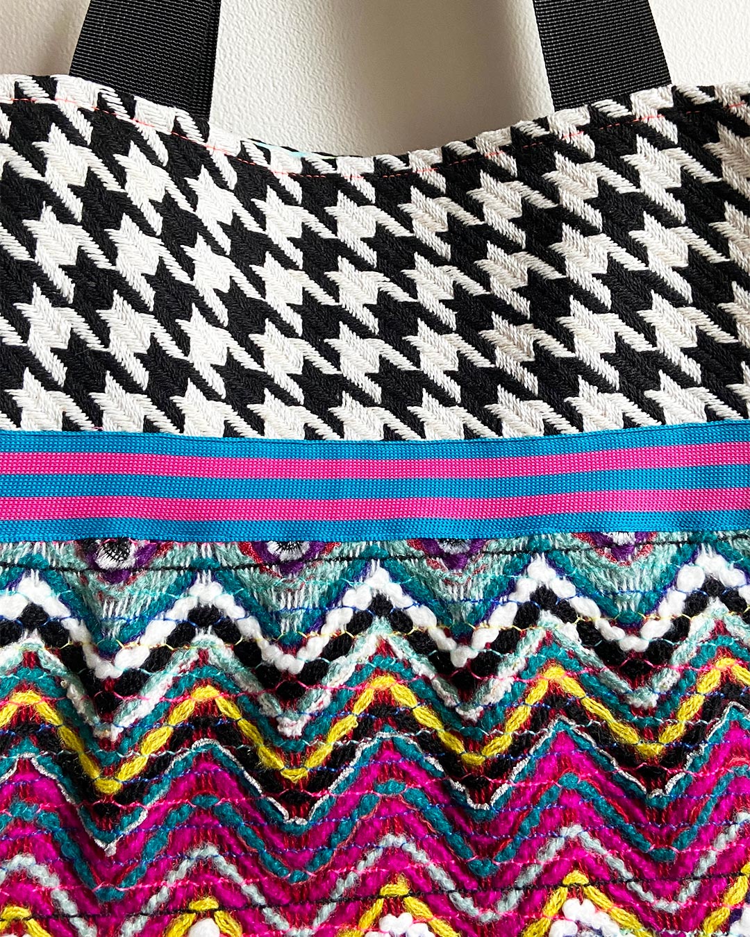 unieke, handgemaakte en stevige boodschappentas van PIEKS creations van wollen stoffen in veel kleuren - stoffen