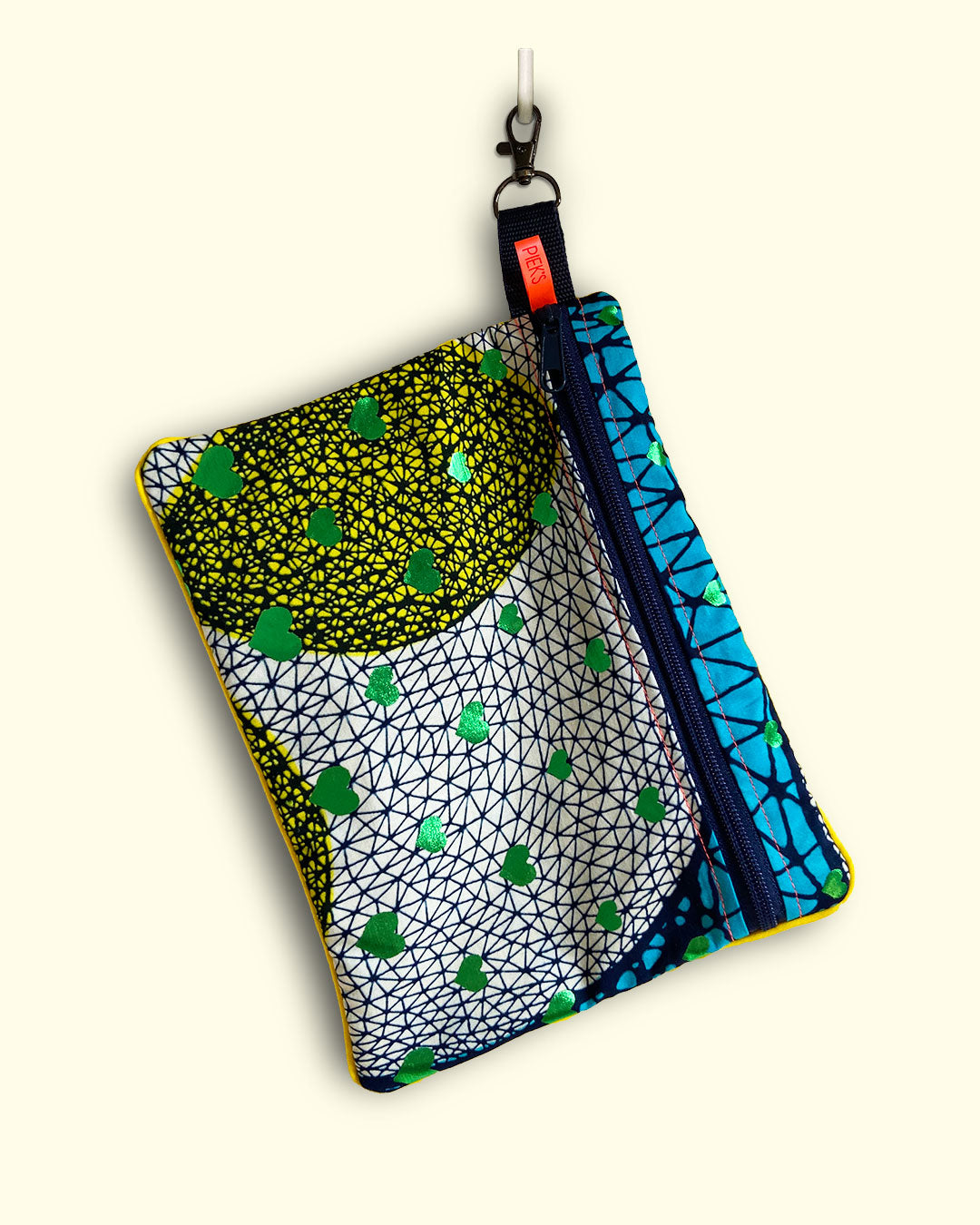unieke tas en handige bag-in-bag van PIEKScreations met metalic groene hartjes - voorkant