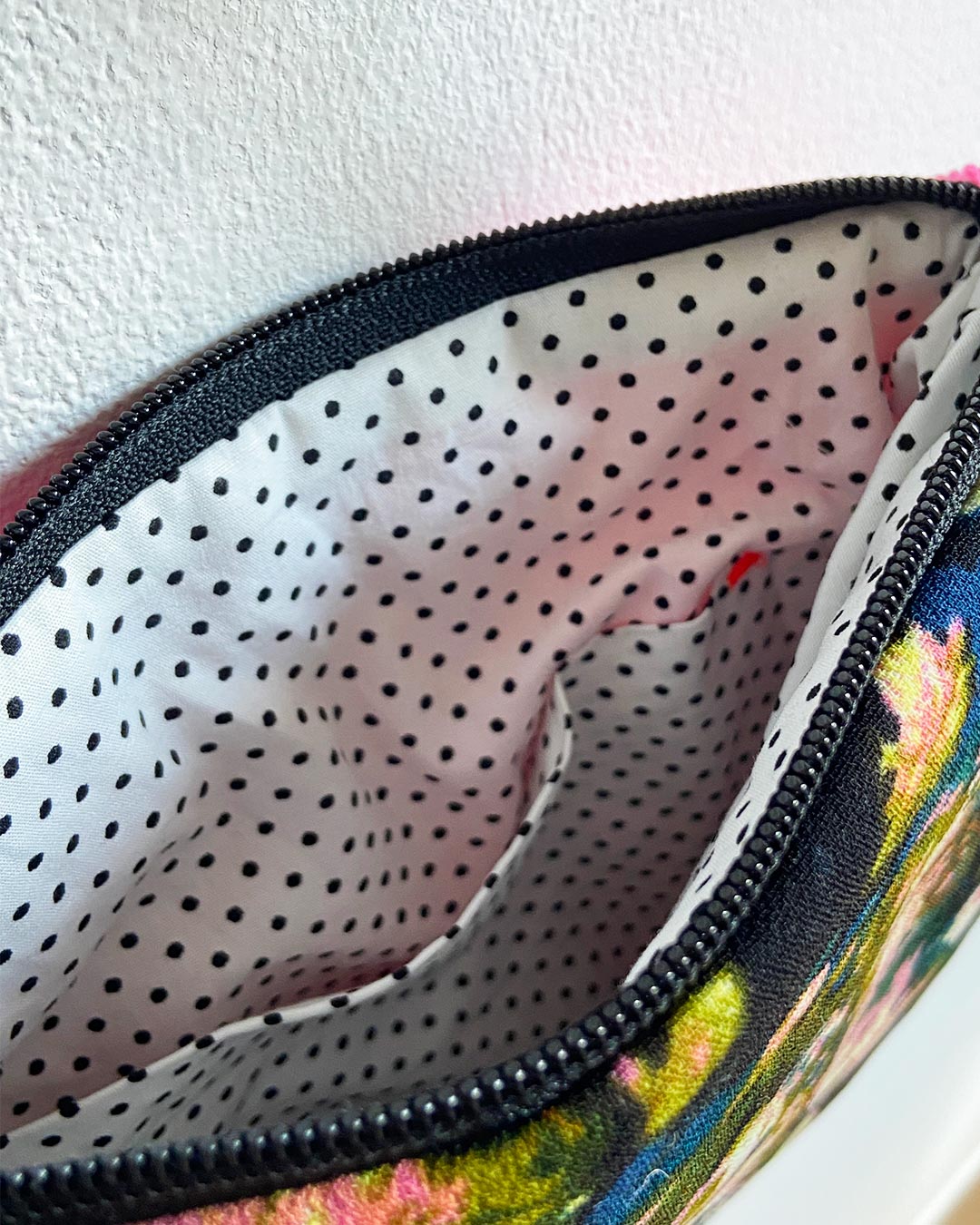 uniek, handgemaakt en kleurrijk handtasje van PIEKS creations met bloemenpatroon - binnenkant