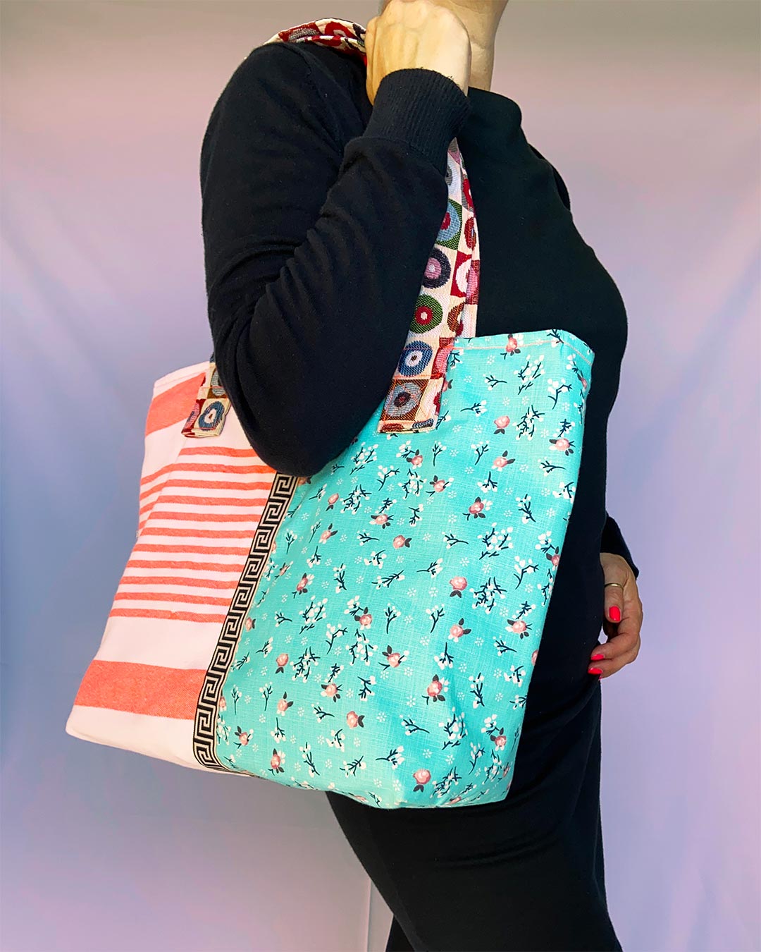 unieke, handgemaakte en kleurrijke shopper van PIEKS creations met lieve bloemetjes en stoere strepen - model