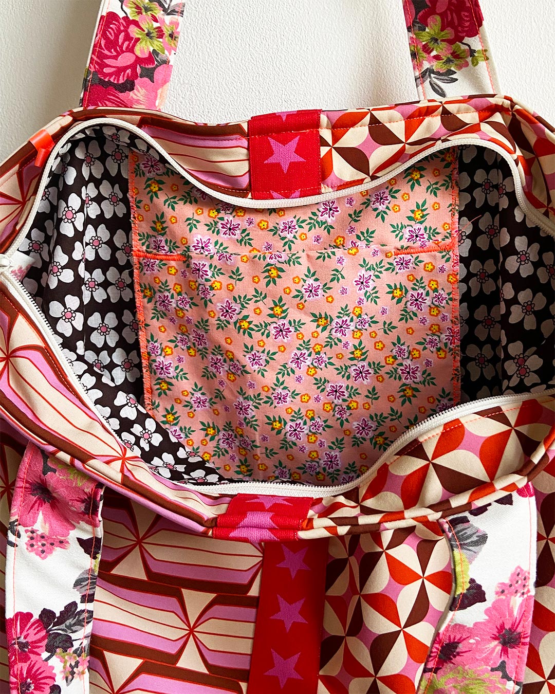 unieke, handgemaakte en kleurrijke shopper van PIEKS creations met grafisch patronen in retro stijl - binnenvakje