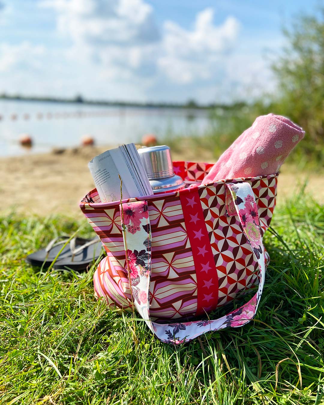 unieke, handgemaakte en kleurrijke shopper van PIEKS creations met grafisch patronen in retro stijl - sfeerbeeld