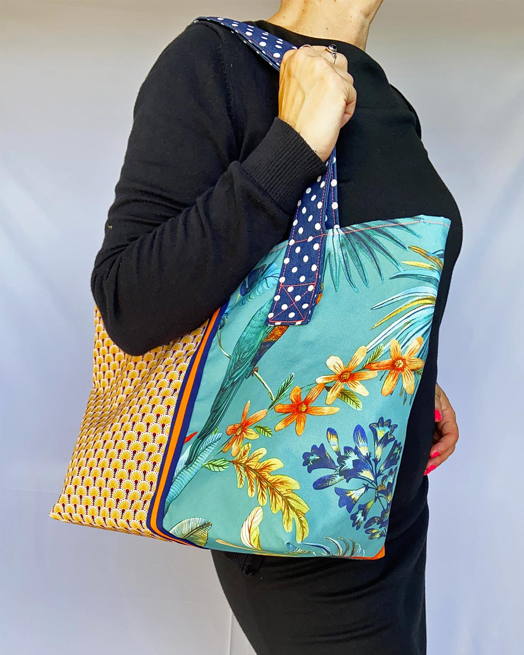 unieke, handgemaakte en kleurrijke shopper van PIEKS creations met grafisch patroon en botanische print - model