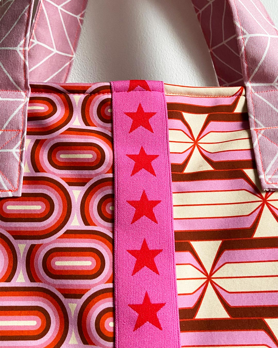unieke, handgemaakte en kleurrijke shopper van PIEKS creations met grafisch patroon in retro stijl - stoffen