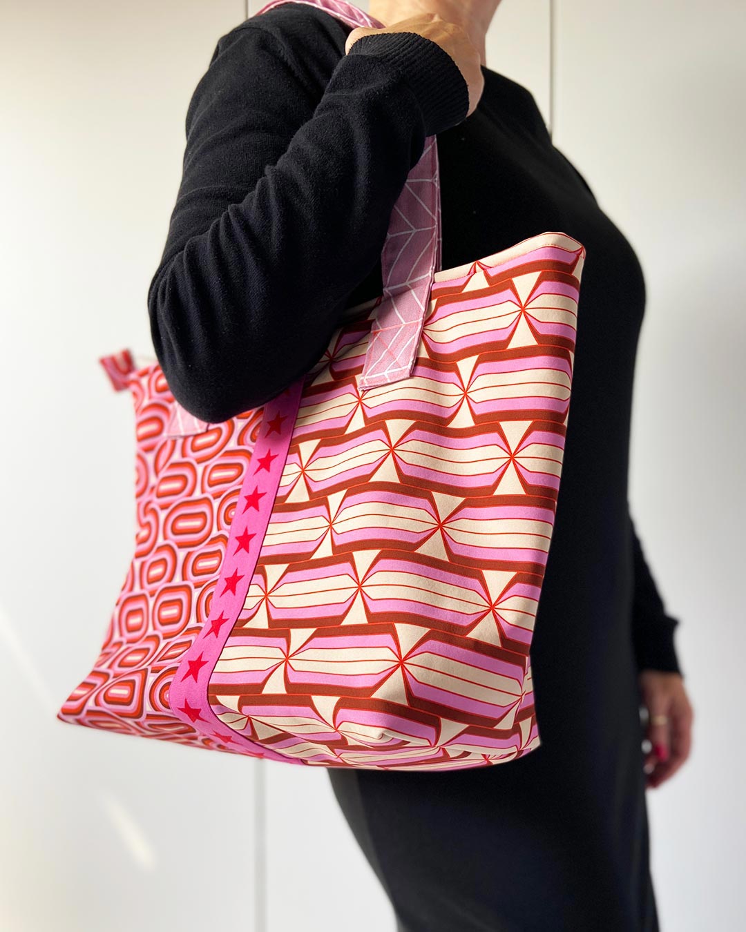unieke, handgemaakte en kleurrijke shopper van PIEKS creations met grafisch patroon in retro stijl - model