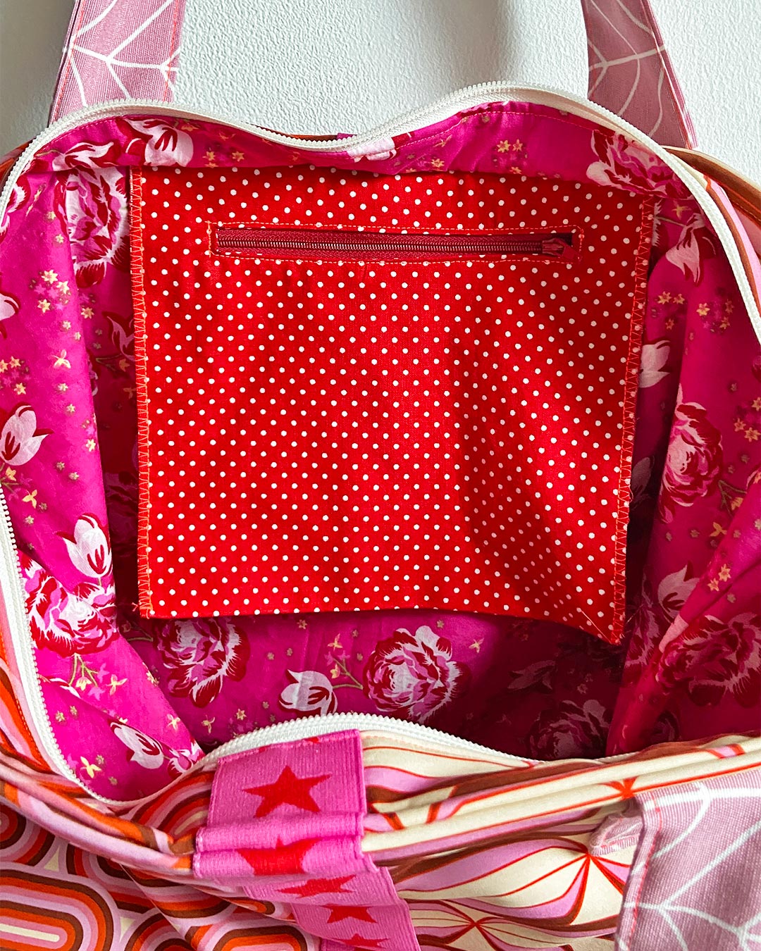 unieke, handgemaakte en kleurrijke shopper van PIEKS creations met grafisch patroon in retro stijl - binnenvakje met rits