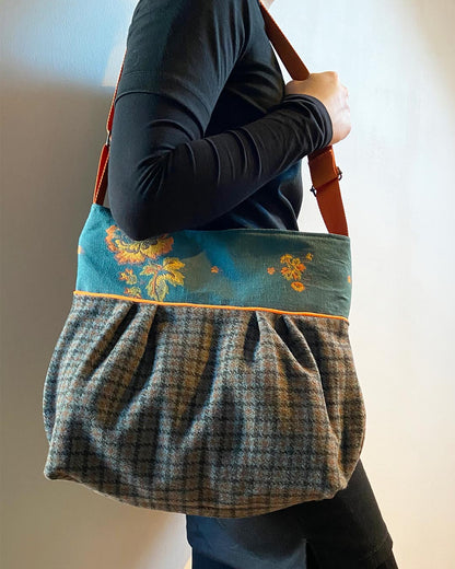 unieke, handgemaakte en stijlvolle crossbody bag van PIEKS creations van tweet en oranje details - model