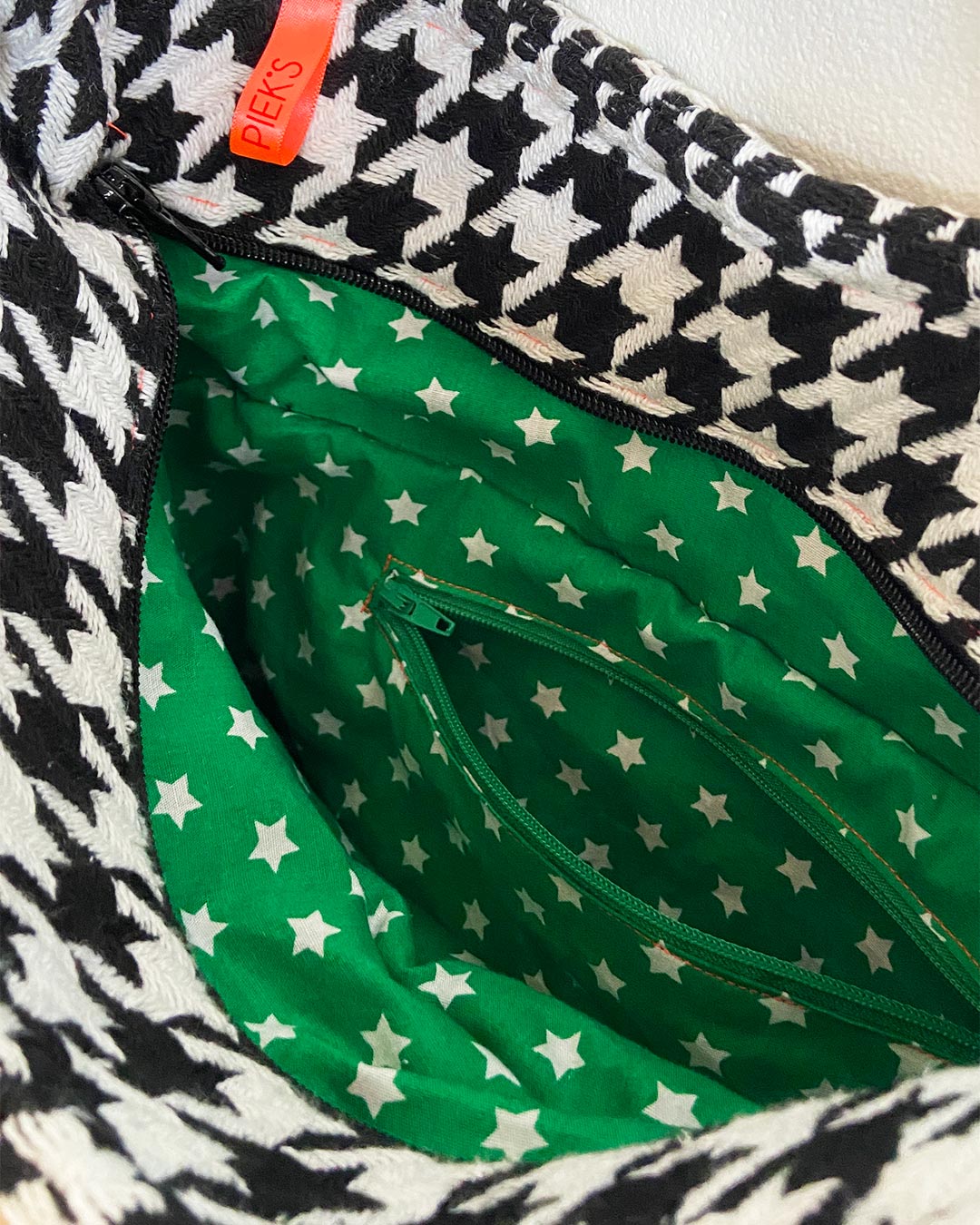 unieke, handgemaakte en stijlvolle crossbody bag van PIEKS creations van wollen stoffen - binnenvakje