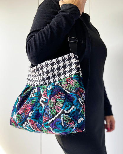 unieke, handgemaakte en stijlvolle crossbody bag van PIEKS creations van wollen stoffen - model