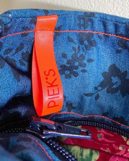 unieke, handgemaakte en stijlvolle crossbody bag van PIEKS creations met bloemenpatroon - label