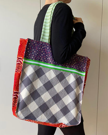 unieke, handgemaakte en stevige boodschappentas van PIEKS creations met grijs en wit ruitpatroon - model