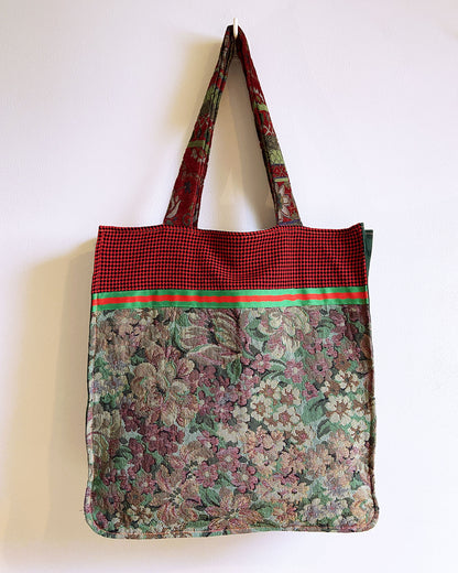 unieke, handgemaakte en stevige boodschappentas van PIEKS creations vintage stoffen met bloemen - achterkant