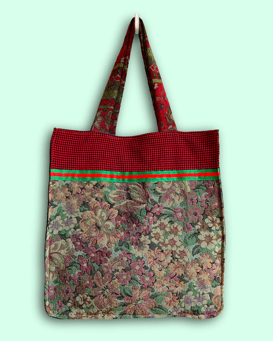 unieke, handgemaakte en stevige boodschappentas van PIEKS creations vintage stoffen met bloemen - voorkant