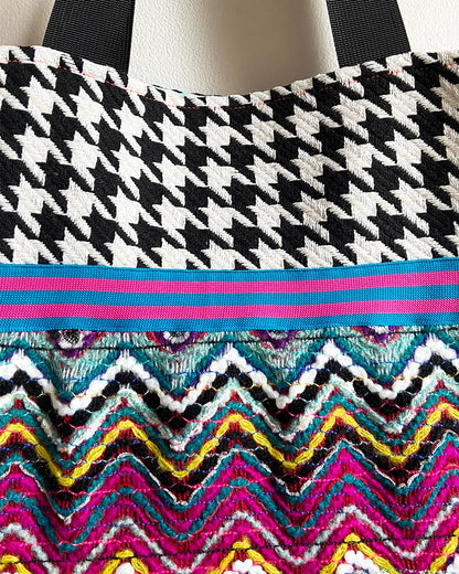 unieke, handgemaakte en stevige boodschappentas van PIEKS creations van wollen stoffen in veel kleuren - stoffen