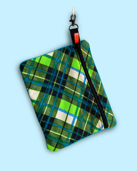 unieke tas en handige bag-in-bag van PIEKScreations met groene schotse ruit - voorkant