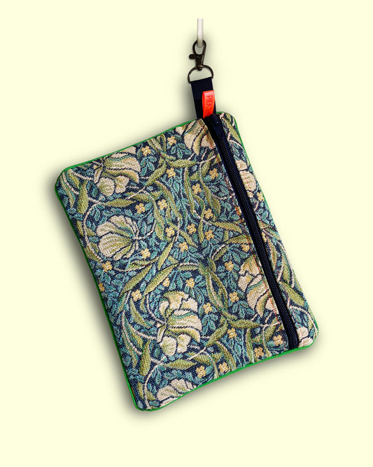 unieke tas en handige bag-in-bag van PIEKScreations met groen bloemen patroon - voorkant