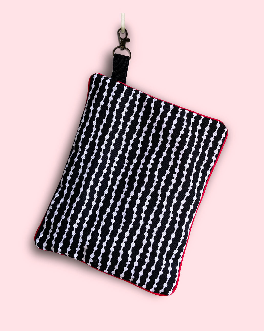 unieke tas en handige bag-in-bag van PIEKScreations met witte stipjes - achterkant