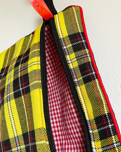 unieke tas en handige bag-in-bag van PIEKScreations met gele schotse ruit - binnenkant met een ruitpatroon van rood en witte blokjes