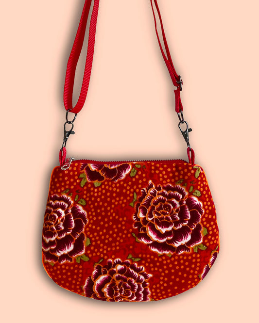 uniek, handgemaakt en kleurrijk handtasje van PIEKS creations met bloemenpatroon in oranje kleuren - voorkant