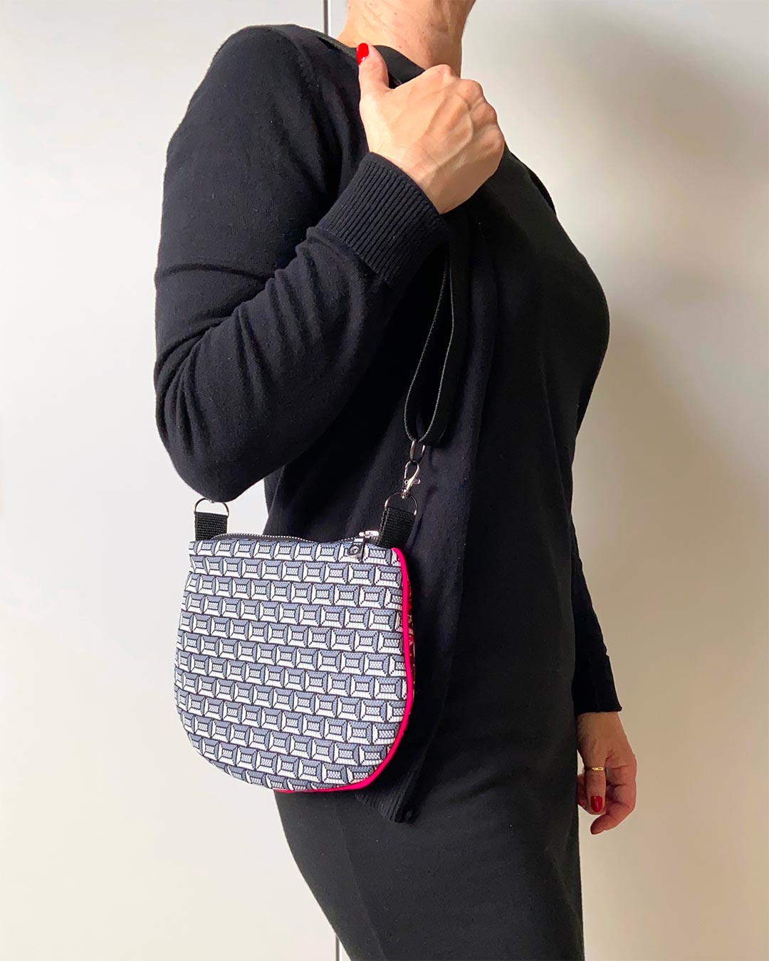uniek, handgemaakt en kleurrijk handtasje van PIEKS creations met romantische bloemetjes - model