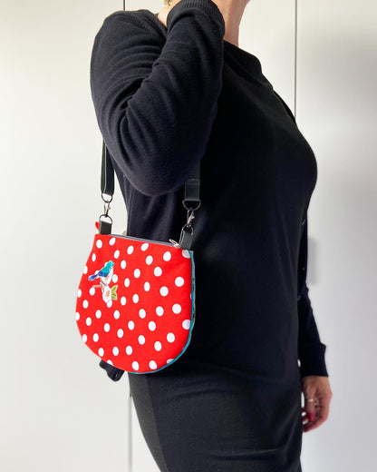 uniek, handgemaakt en kleurrijk handtasje van PIEKS creations met polka dot en vogel applicatie - model