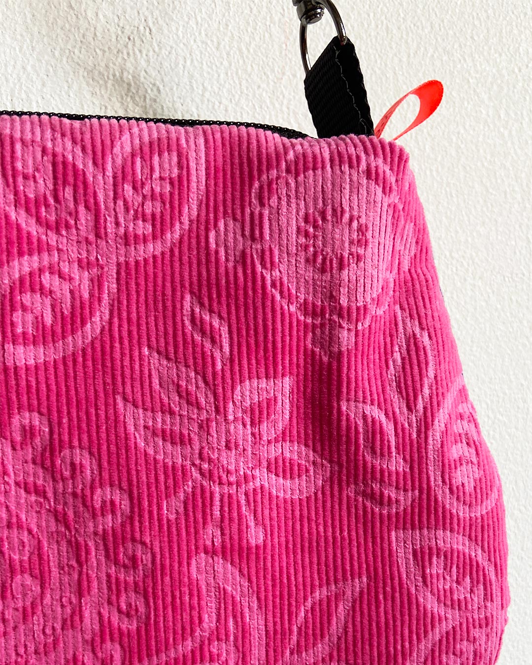 uniek, handgemaakt en kleurrijk handtasje van PIEKS creations met bloemenpatroon - stoffen