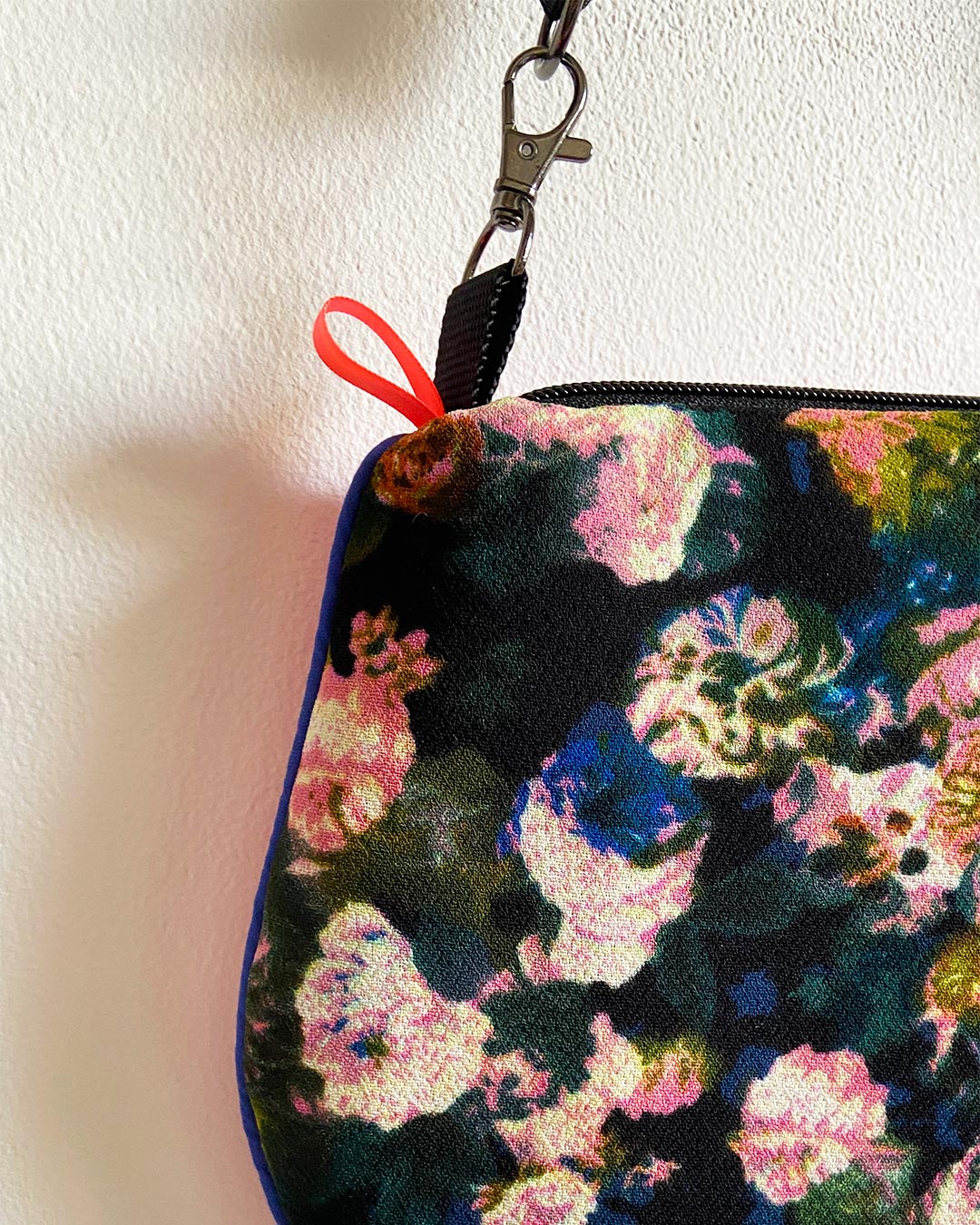 uniek, handgemaakt en kleurrijk handtasje van PIEKS creations met bloemenpatroon - stoffen