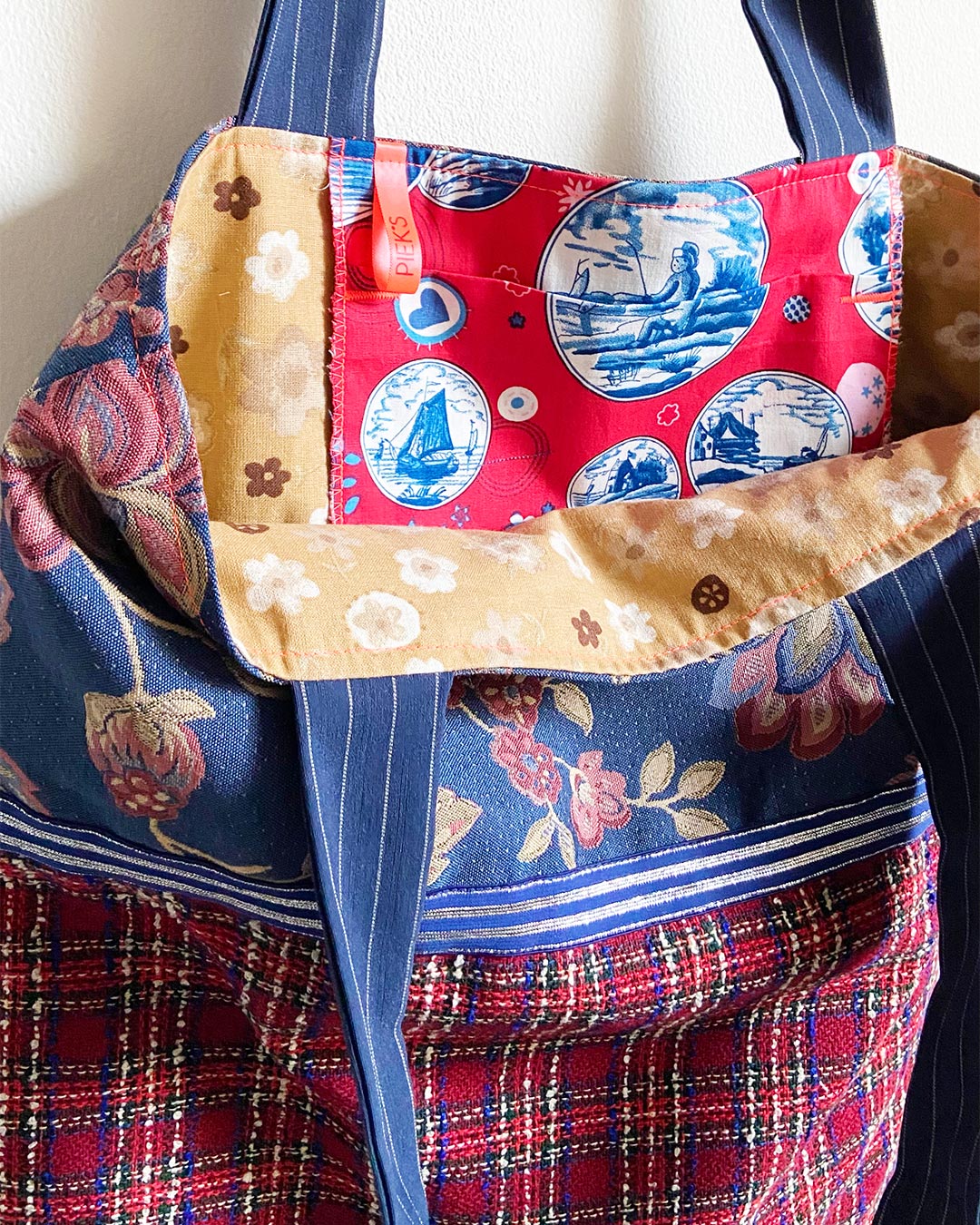 unieke, handgemaakte en kleurrijke totebag van PIEKS creations in klassieke patronen en kleuren - open