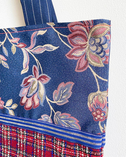 unieke, handgemaakte en kleurrijke totebag van PIEKS creations in klassieke patronen en kleuren - zijkant
