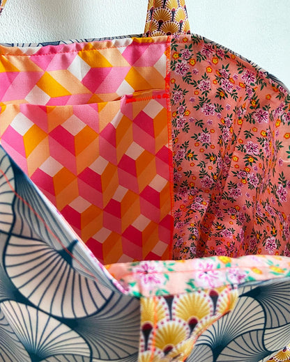 unieke, handgemaakte en kleurrijke totebag van PIEKS creations met grafisch patroon en zomerse print - binnenkant