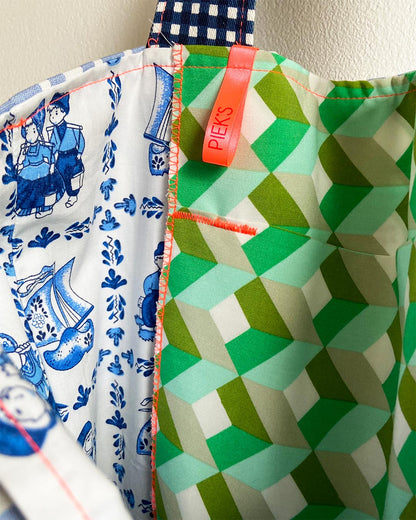 unieke, handgemaakte en kleurrijke totebag van PIEKS creations met groene metallic hartjes - detail