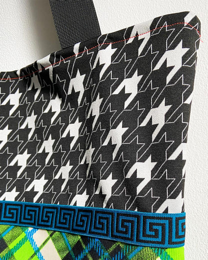 unieke, handgemaakte en kleurrijke totebag van PIEKS creations met pied de poule en moderne schotse ruit - zijkant