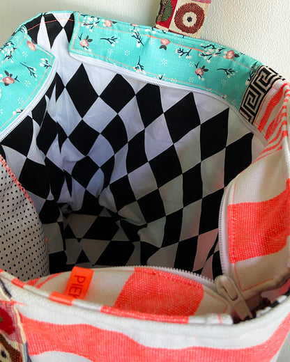 unieke, handgemaakte en kleurrijke shopper van PIEKS creations met lieve bloemetjes en stoere strepen - binnenkant