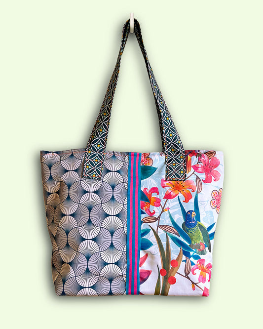unieke, handgemaakte en kleurrijke shopper van PIEKS creations met zomerse print en grafisch patroon - voorkant