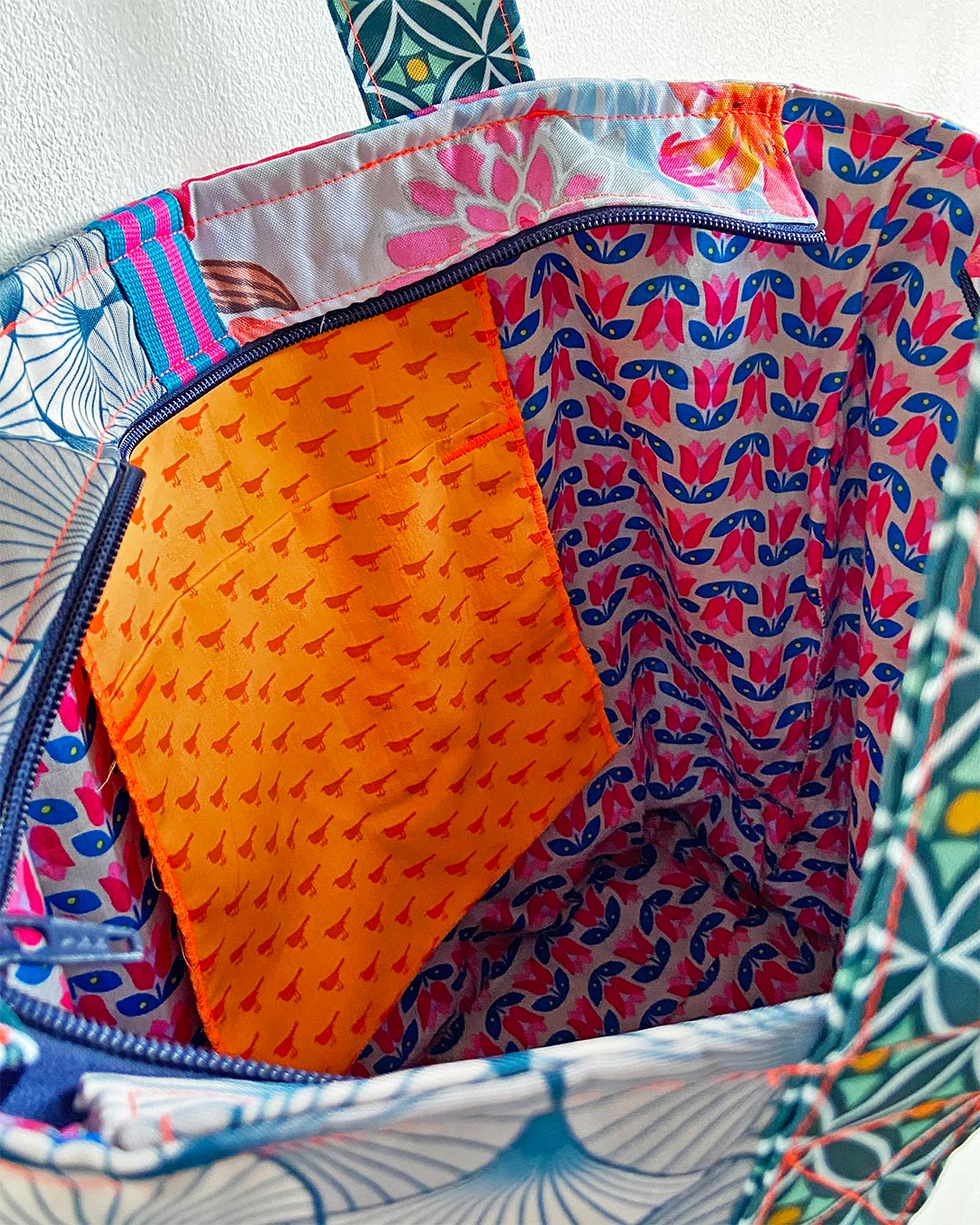 unieke, handgemaakte en kleurrijke shopper van PIEKS creations met zomerse print en grafisch patroon - binnenkant