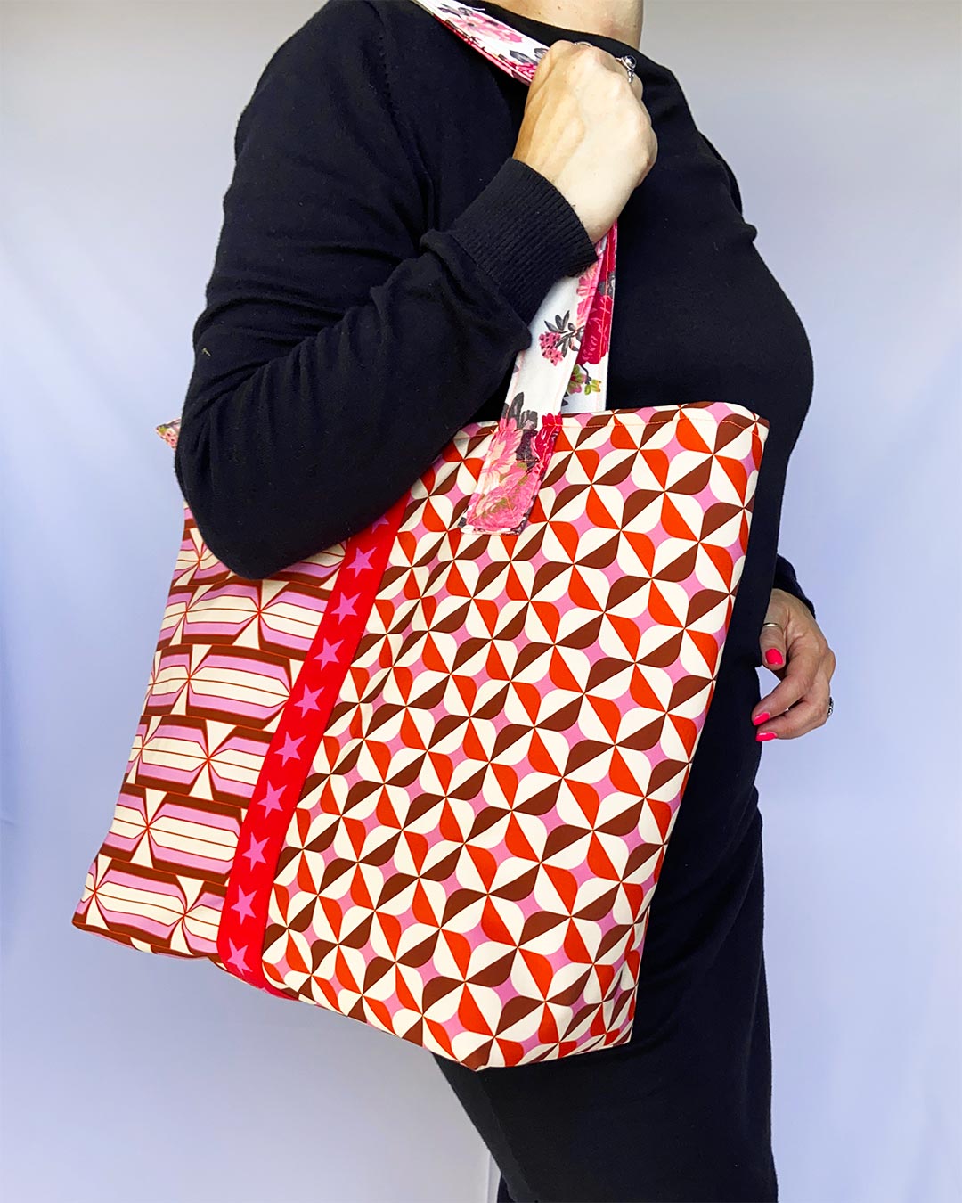 unieke, handgemaakte en kleurrijke shopper van PIEKS creations met grafisch patronen in retro stijl - model
