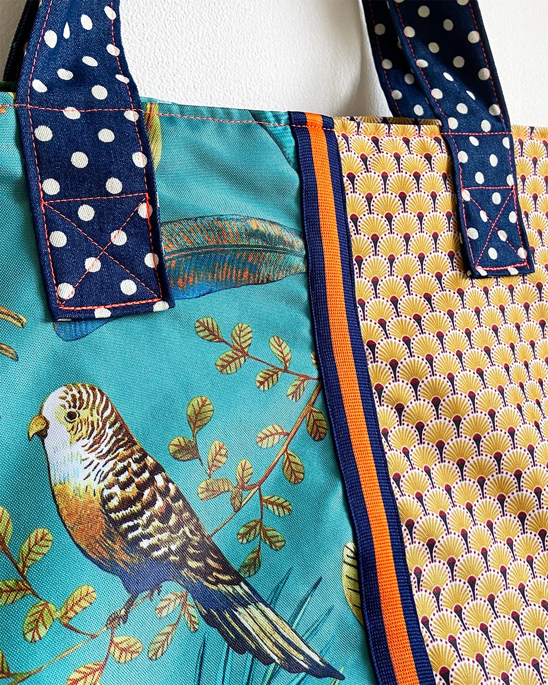 unieke, handgemaakte en kleurrijke shopper van PIEKS creations met grafisch patroon en botanische print - stoffen