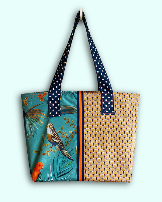 unieke, handgemaakte en kleurrijke shopper van PIEKS creations met grafisch patroon en botanische print - voorkant