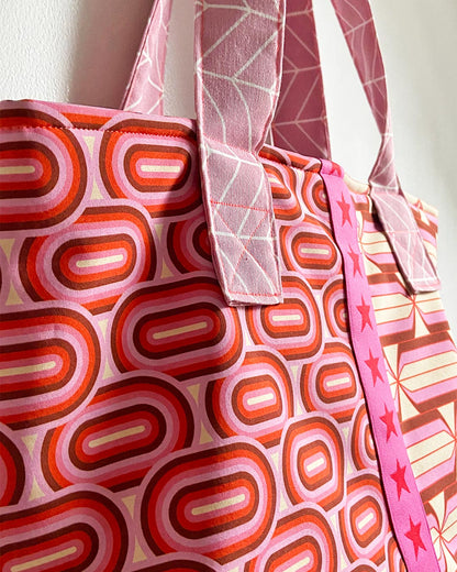 unieke, handgemaakte en kleurrijke shopper van PIEKS creations met grafisch patroon in retro stijl - close up