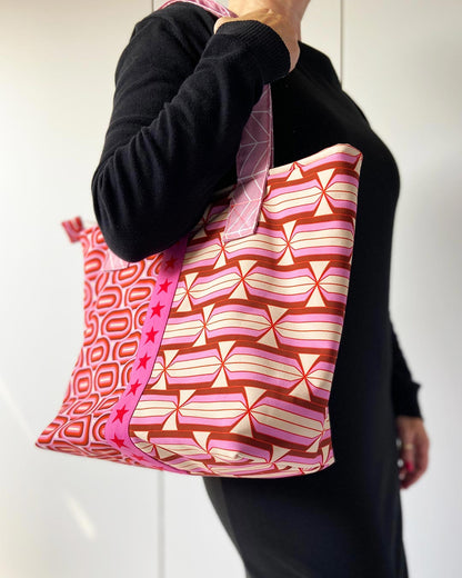 unieke, handgemaakte en kleurrijke shopper van PIEKS creations met grafisch patroon in retro stijl - model